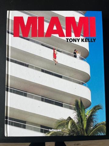 Koffietafel boek Miami beschikbaar voor biedingen
