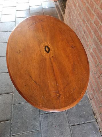 Antieke Salontafel met Inlegwerk beschikbaar voor biedingen