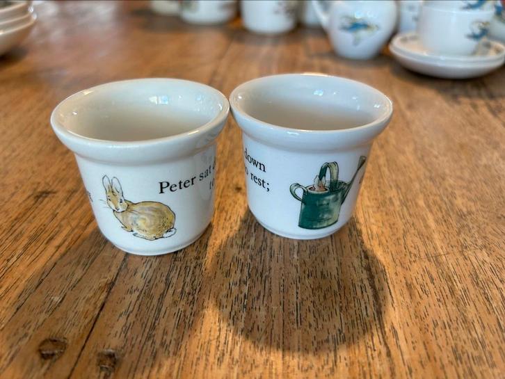 Wedgewood Peter Rabbit - 2 eierdopjes, Antiek en Kunst, Antiek | Servies los, Ophalen