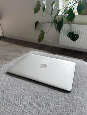 MacBook Air (13-inch, Early 2015) , macOS Catalina  beschikbaar voor biedingen