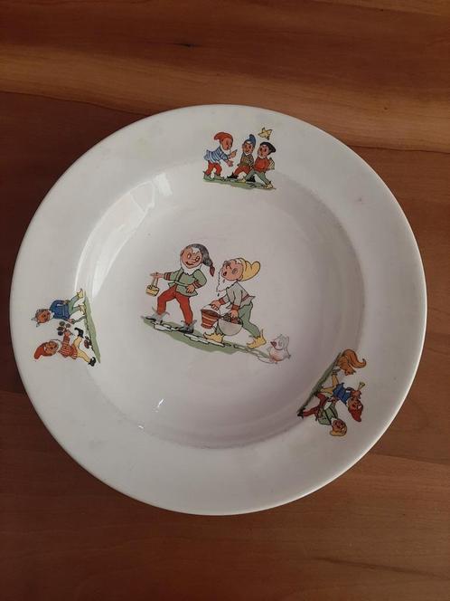 Schattig bordje uit een kinderservies, Antiek en Kunst, Antiek | Servies los, Ophalen of Verzenden