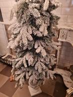 Besneeuwde kerstbomen in gietijzeren pot p/st 150, Ophalen, Heikant 21 Kaatsheuvel, Belle Vieille Brocante, Zo goed als nieuw