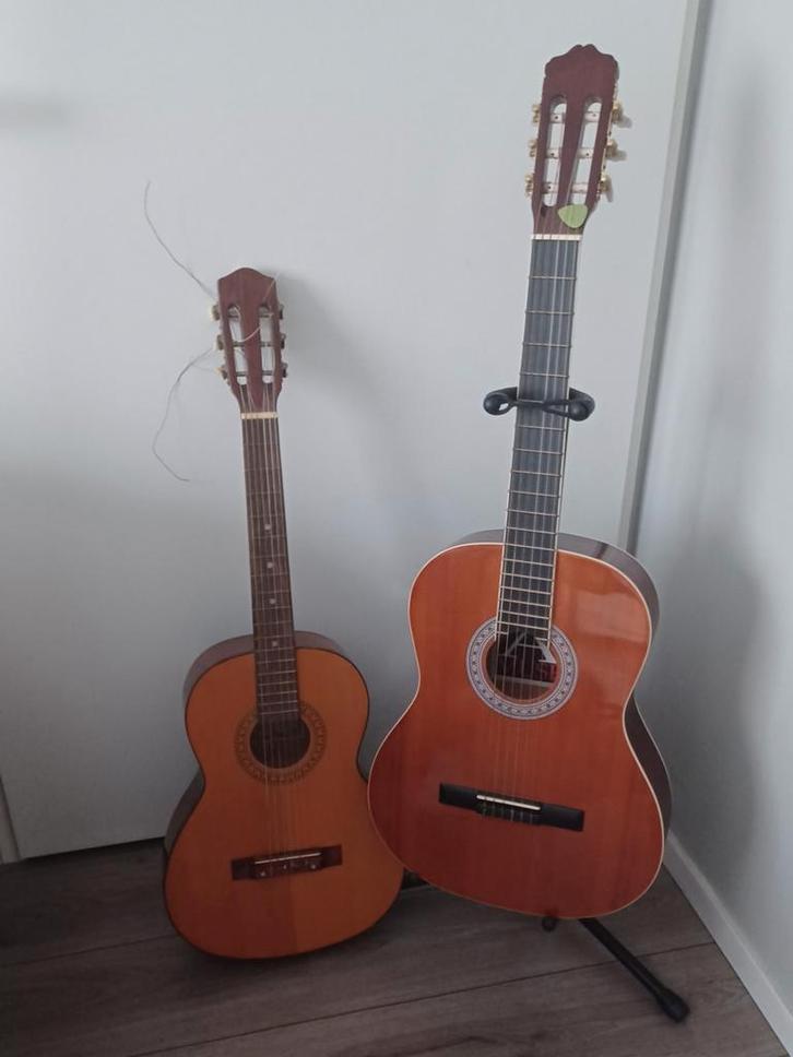 2 klassieke gitaren - mooi en prima staat, Muziek en Instrumenten, Snaarinstrumenten | Gitaren | Akoestisch, Zo goed als nieuw