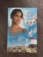 In de schaduw van de amandelboom, Ana Veloso, Ophalen of Verzenden, Zo goed als nieuw