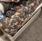 Eenpersoonsbed, bureau en stoel, yamaha keyboard, Ophalen of Verzenden, Minder dan 10 m², Wit, Modern