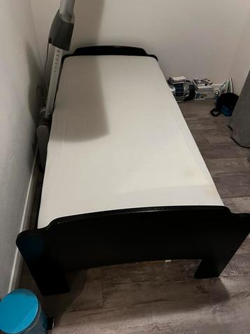 1 persoons bed 200x90 inclusief matras beschikbaar voor biedingen