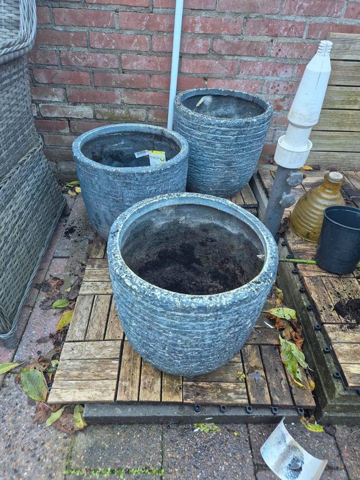 Bloempotten - 1 groot, 3 klein - Af te spuiten!, Tuin en Terras, Bloempotten, Gebruikt, Beton, Binnen, Balkon, Tuin, Minder dan 40 cm