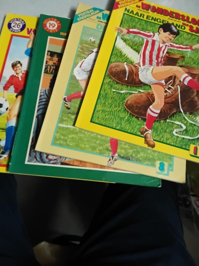 4 stripboeken van " de wondersloffen van Sjakie", Meerdere stripboeken, Ophalen of Verzenden, Gelezen