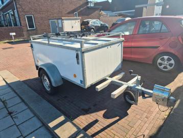 Nette gesloten Rieske Aanhanger - kar - bagagewagen beschikbaar voor biedingen
