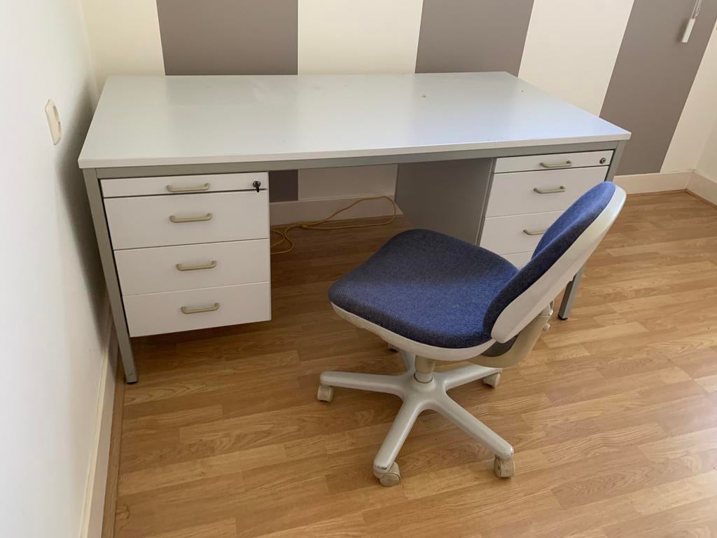 Bureau met stoel, Huis en Inrichting, Bureaus, Ophalen, Zo goed als nieuw