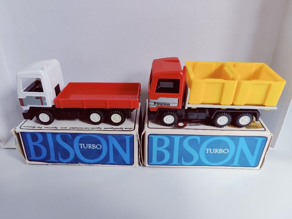 DDR vrachtwagens van Bison nieuw in doos 2 stuks, Ophalen of Verzenden, Nieuw, Bus of Vrachtwagen, Overige merken