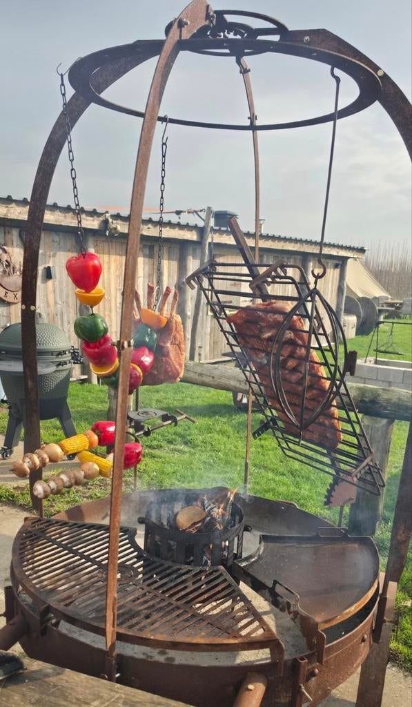 Argentijnse Alamo Pro barbecue, Tuin en Terras, Houtskoolbarbecues, Ophalen of Verzenden, Gebruikt, Alamo Pro, Met accessoires