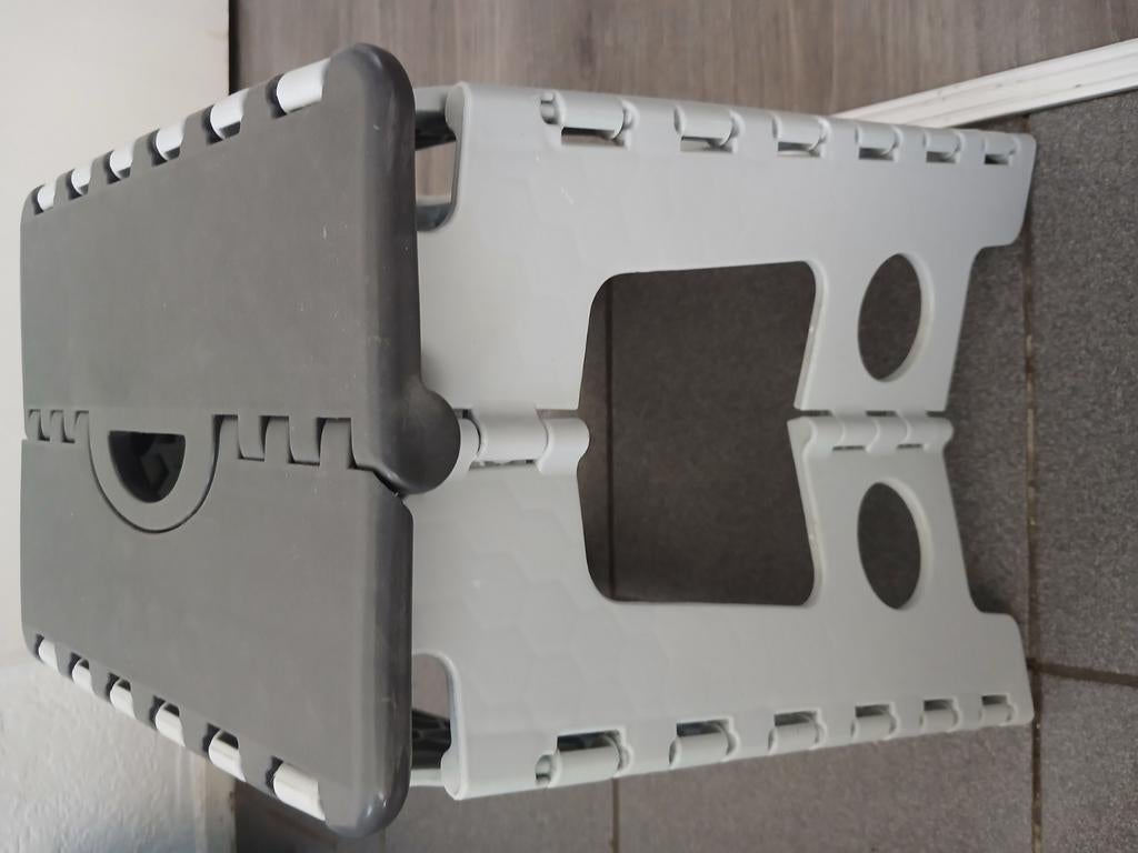 Handige kruk opvouwbaar, Huis en Inrichting, Krukjes, Ophalen, Zo goed als nieuw, Hout