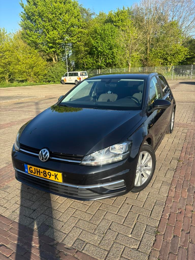 Volkswagen Golf 1.0 TSI 110pk 7-DSG 5D 2018 Zwart, Auto's, 620 kg, Zwart, 3 cilinders, 1157 kg