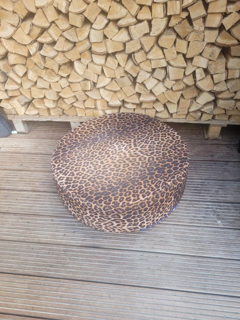 Rond Poefje met Luipaardprint -€10, Gebruikt, Ophalen of Verzenden, Stof, Modern, Speels, Trendy