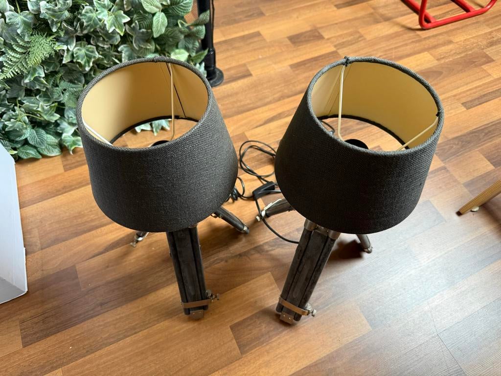 Twee industriële tripod tafellampen, Ophalen, Gebruikt, Hout, Minder dan 50 cm