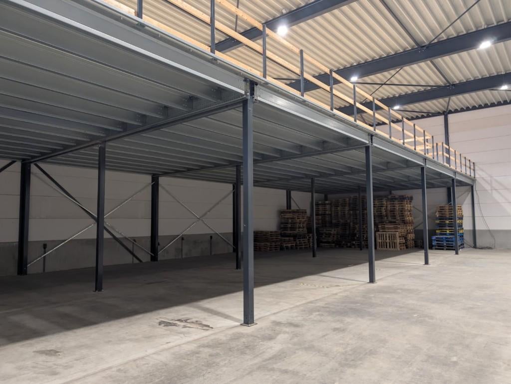 Ruim 200m2 verdiepings entresolvloer 4 meter hoog nieuwstaat, Zakelijke goederen, Kantoor en Winkelinrichting | Magazijn, Stelling en Opslag