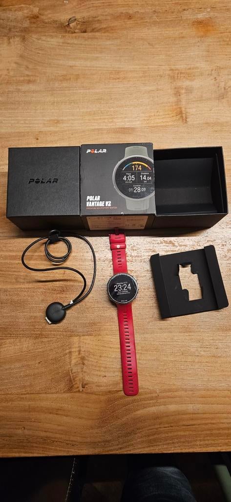 Polar Vantage V2 sporthorloge - prima werkend, kras scherm, Gebruikt, Hoogte, Ophalen of Verzenden, Waterdicht