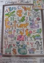 Borduurpakket Animals ABC Sampler, Ophalen of Verzenden, Nieuw, Borduurpakket