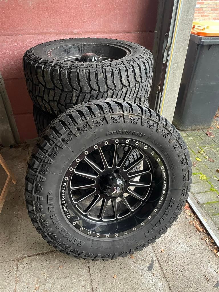 Ram 1500 set velgen met banden 35’ers, Auto-onderdelen, Gebruikt, Banden en Velgen, Ophalen of Verzenden, 20 inch