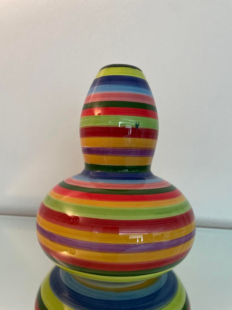 Veelkleurige vrolijk gestreepte vaas, Ophalen