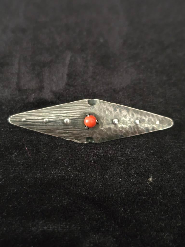 Ansterdamse School broche, zilver/bloedkoraal, gemerkt, Overige materialen, 4 tot 7 cm, Gebruikt, Ophalen of Verzenden