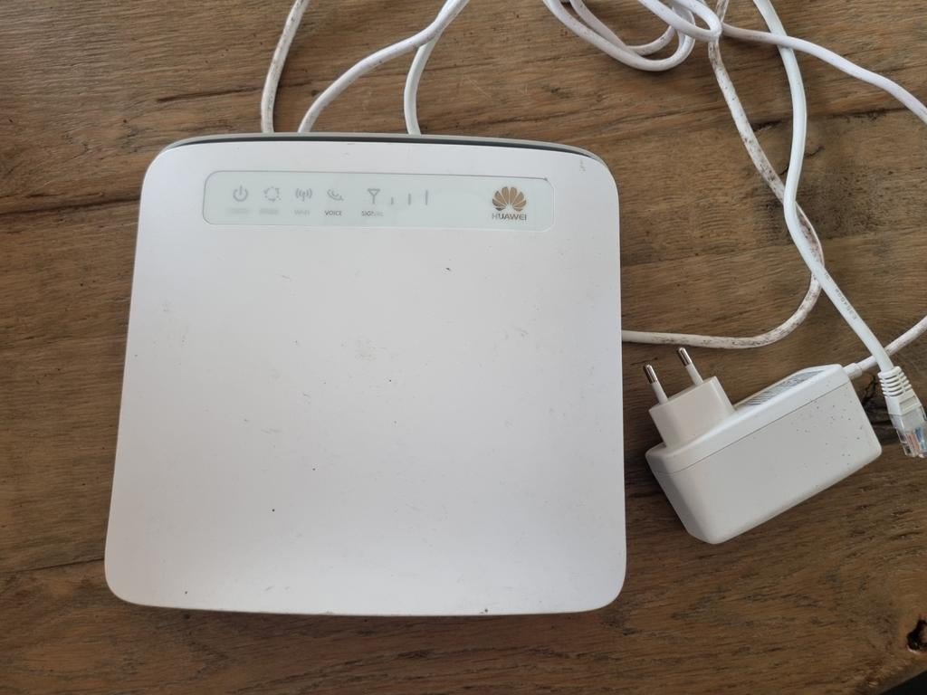 Huawei router, Ophalen of Verzenden, Gebruikt, Router, Zyxel & Huawei