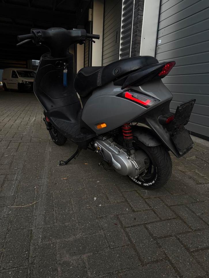 Zip 70cc malossi (brom), Fietsen en Brommers, Scooters | Piaggio, Zo goed als nieuw, Zip, Tweetakt, Ophalen