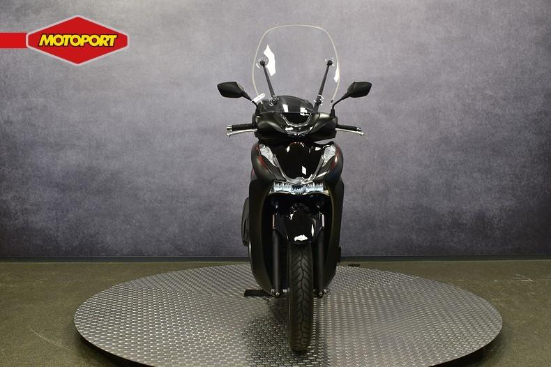 Honda SH 350 I ABS (bj 2024), Scooter, Honda Motor Europe, Bedrijf, Crystal Bldng B-Unit B11.2 Rivium Blv200
2909 LK  Capelle aan den IJsel, NL