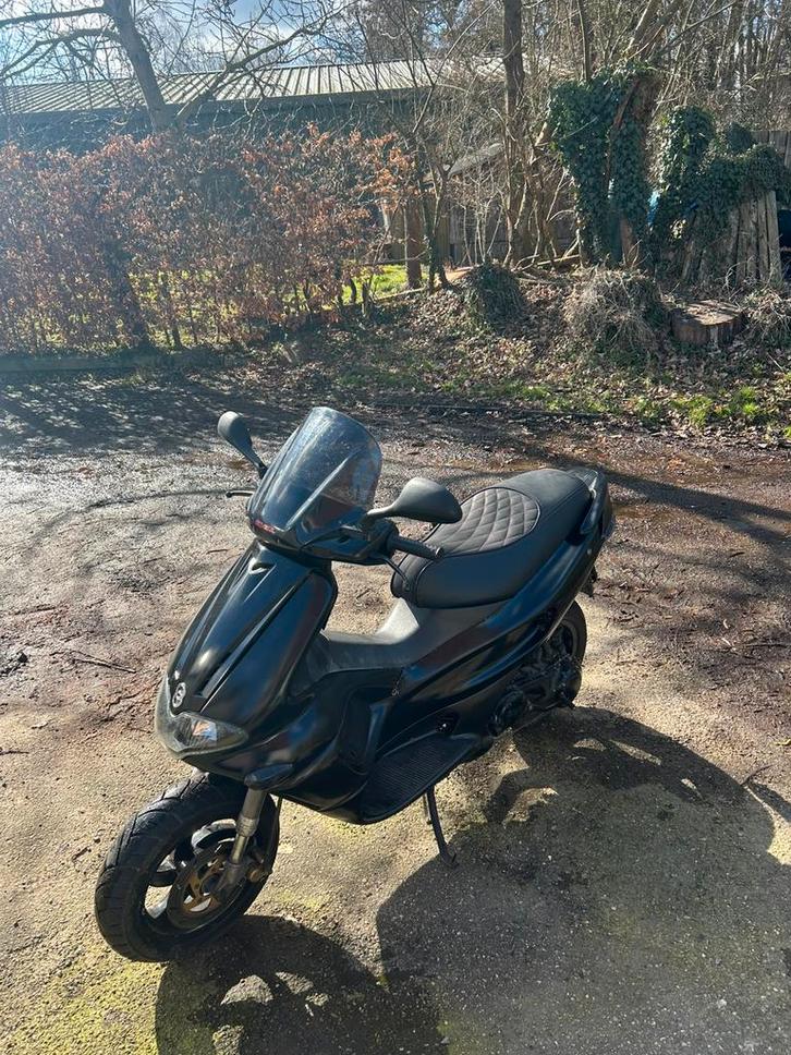 Gilera Runner 70cc DD, Fietsen en Brommers, Scooters | Piaggio, Zo goed als nieuw, Overige modellen, Tweetakt, Ophalen