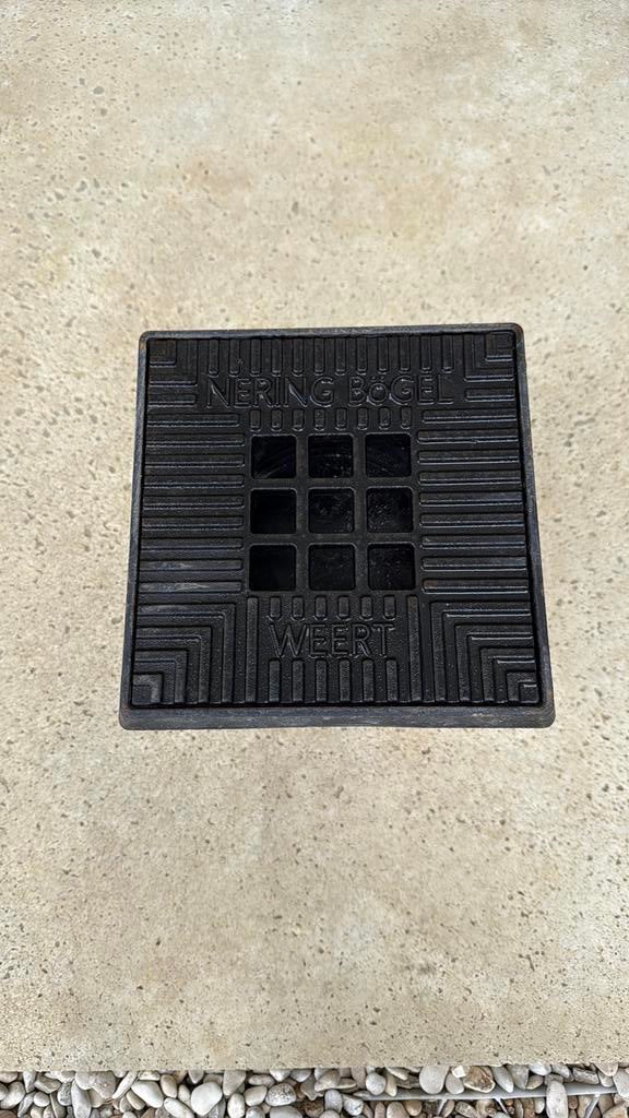 Gietijzeren afvoerput 20x20 cm – onderuitloop – Nering Bögel, Doe-het-zelf en Verbouw, Buizen en Afvoer, Ophalen, Nieuw, Minder dan 2 meter