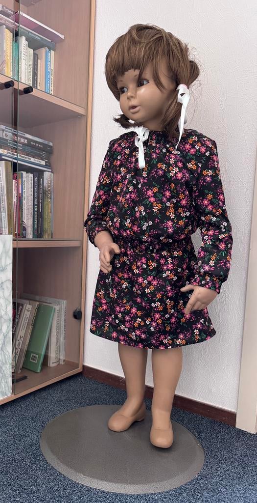 Mooie oude etalagepop, Ophalen, Zo goed als nieuw