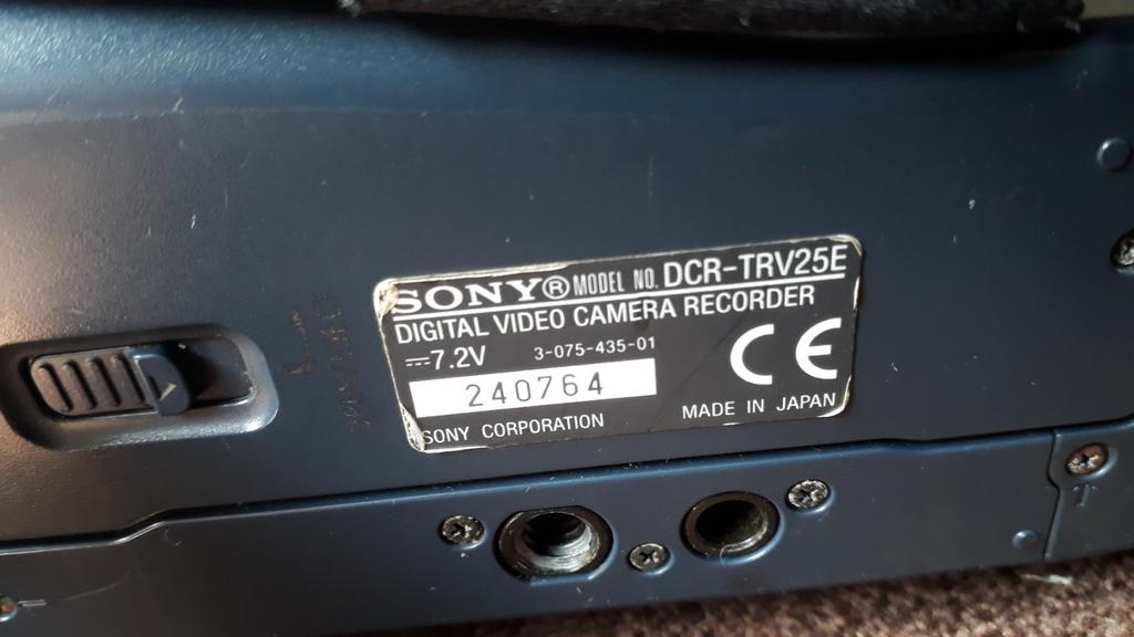 Sony trv25e mini dv camera met oplader en firewire kabel, Mini dv, Gebruikt, 20x of meer, Ophalen of Verzenden