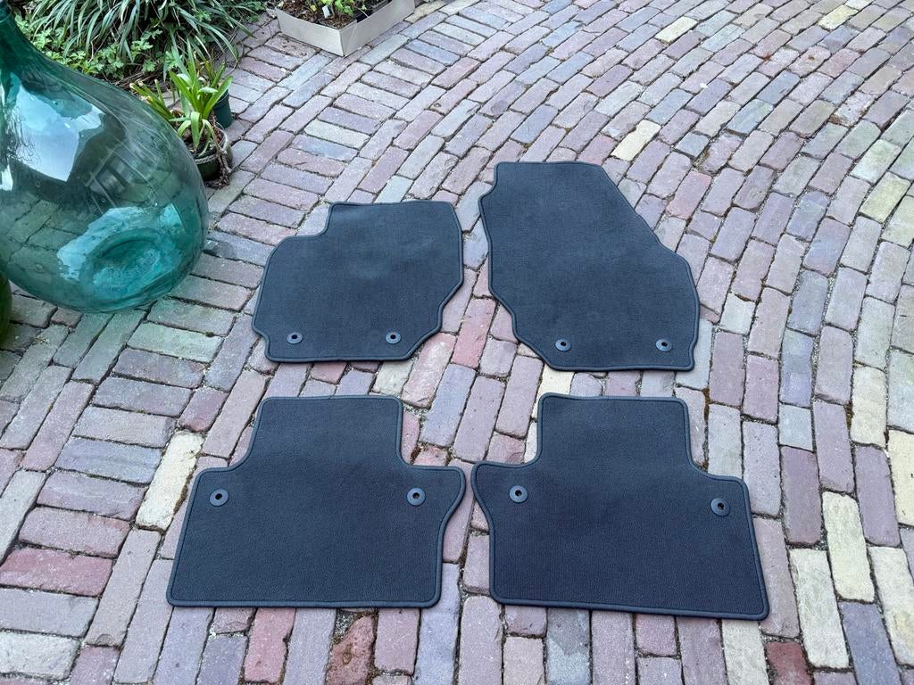 Set van 4 nieuwe zwarte originele Volvo XC70 automatten, Ophalen, Nieuw