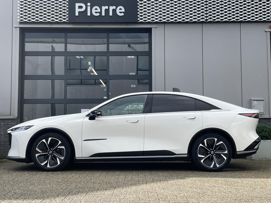 Mazda 6e Takumi 68.8 kWh | ZWART LEDER | 360 CAMERA | PANO |, Automaat, Achterwielaandrijving, Zwart, 1928 kg