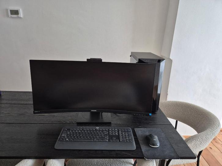 Game-desktop PC en curved monitor, Computers en Software, Desktop Pc's, Gebruikt, 3 tot 4 Ghz, SSD, 8 GB, Met videokaart, Met monitor