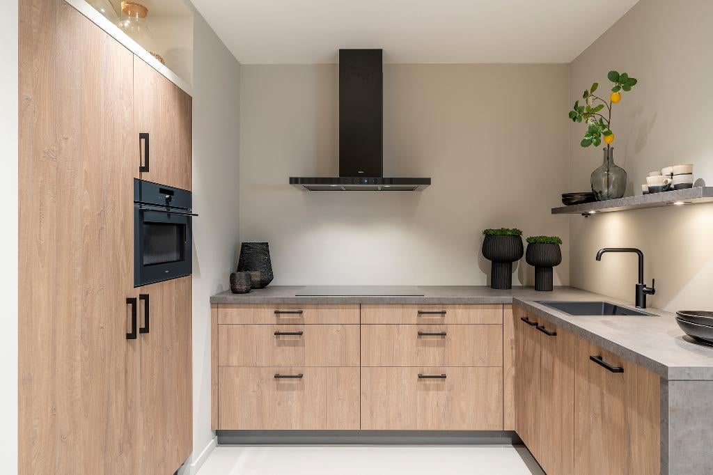 Complete showroomkeuken met warme houtlook, Ophalen, Bruin, Hoekkeuken, Nieuw