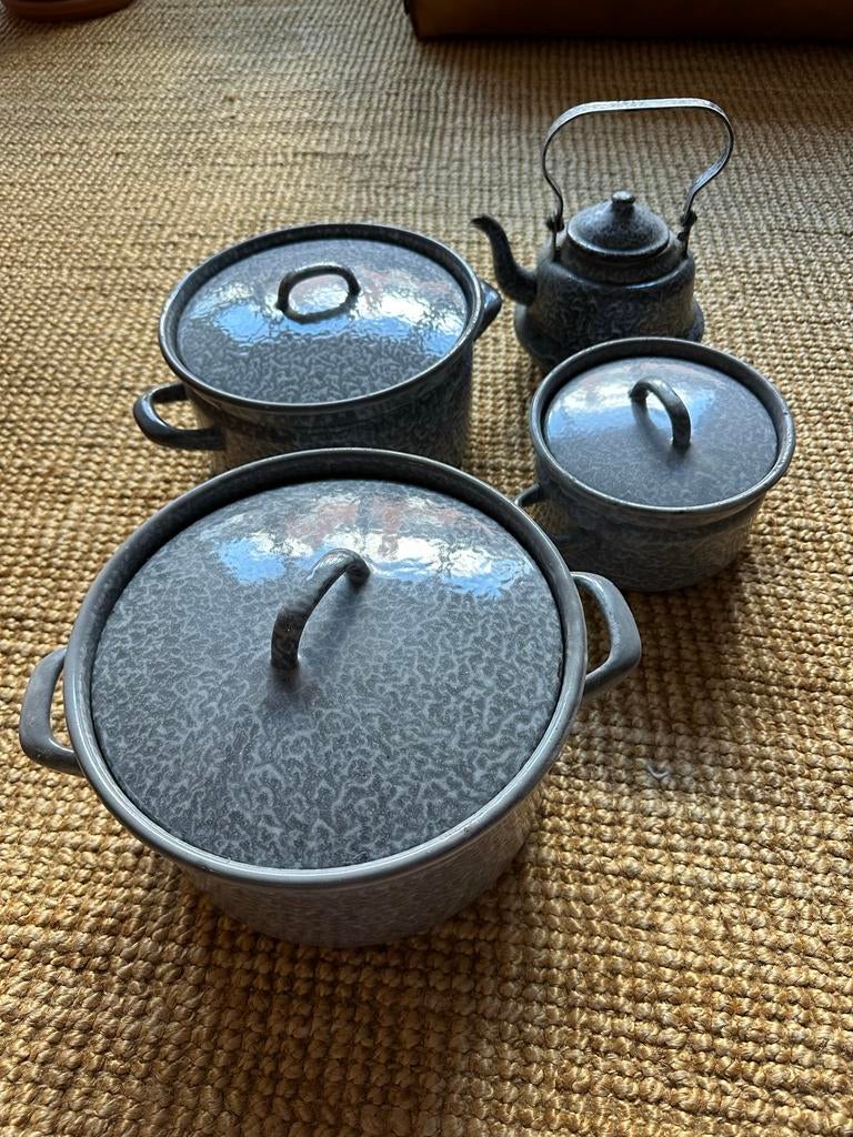 Vintage Emaille Pannenset (gewolkt) met Fluitketel, Ophalen