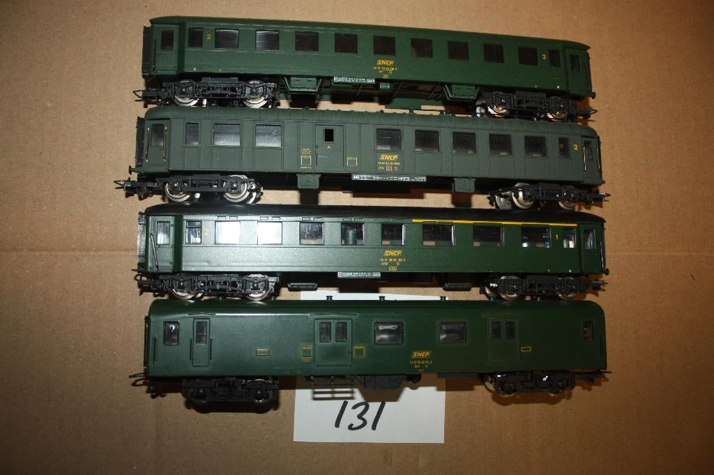 131)  vier Jouef SNCF personenrijtuigen, Hobby en Vrije tijd, Modeltreinen | H0, Gebruikt, Gelijkstroom, Jouef, Wagon