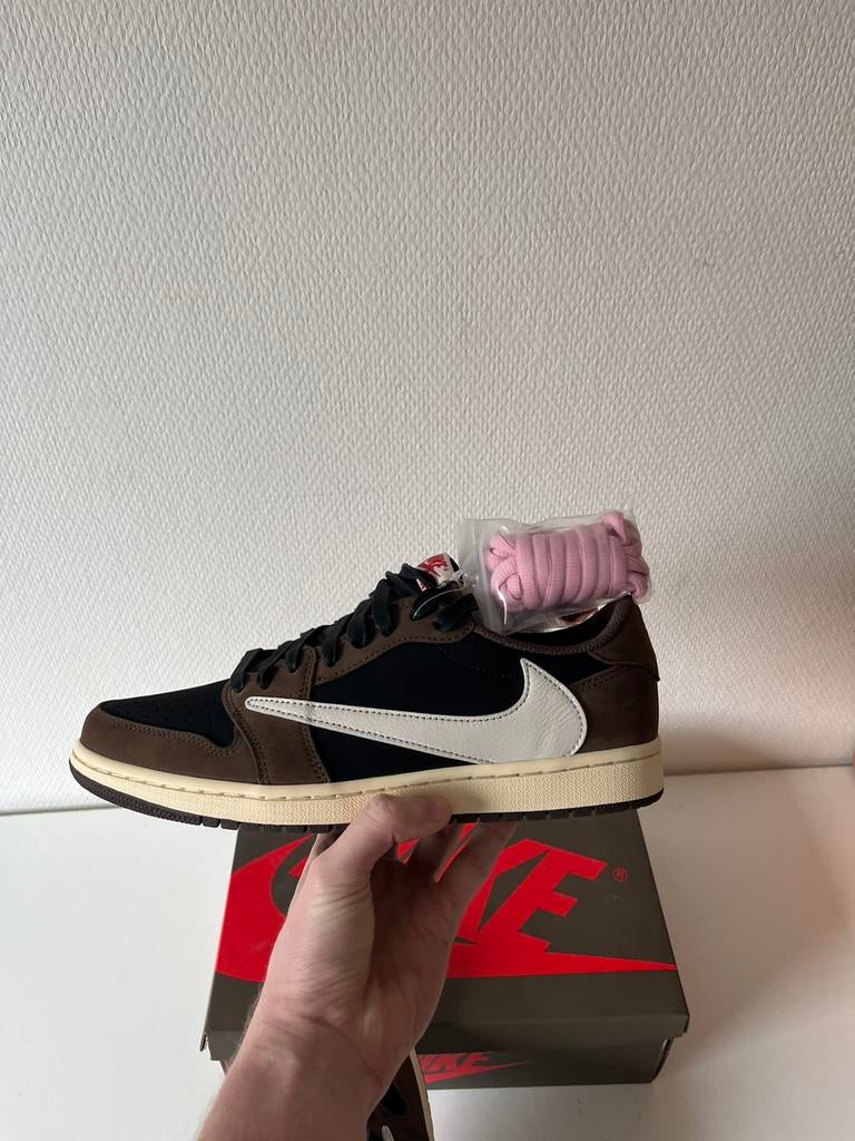Jordan 1 Travis Scottmocha, Kleding | Heren, Schoenen, Ophalen of Verzenden, Zo goed als nieuw, Bruin