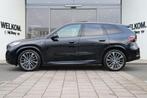 BMW iX1 eDrive20 High Executive M Sport / Panoramadak / Trek, Zwart, Nieuw, SUV of Terreinwagen, 1840 kg