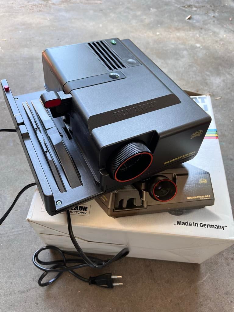 Braun Novamat 515 AF-1 Diaprojector - Made in Germany, Ophalen, Gebruikt, Met scherm