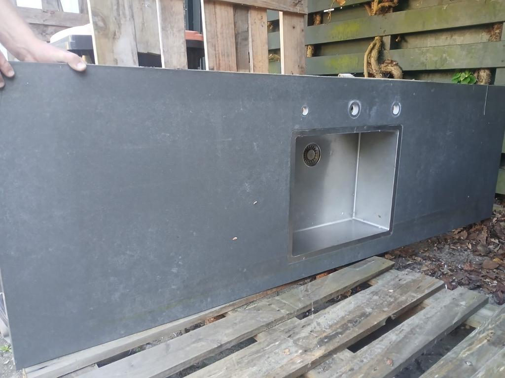 Granieten Aanrechtblad met Spoelbak - Gebruikt, Huis en Inrichting, Keuken | Keukenelementen, Ophalen, Gebruikt, 200 cm of meer