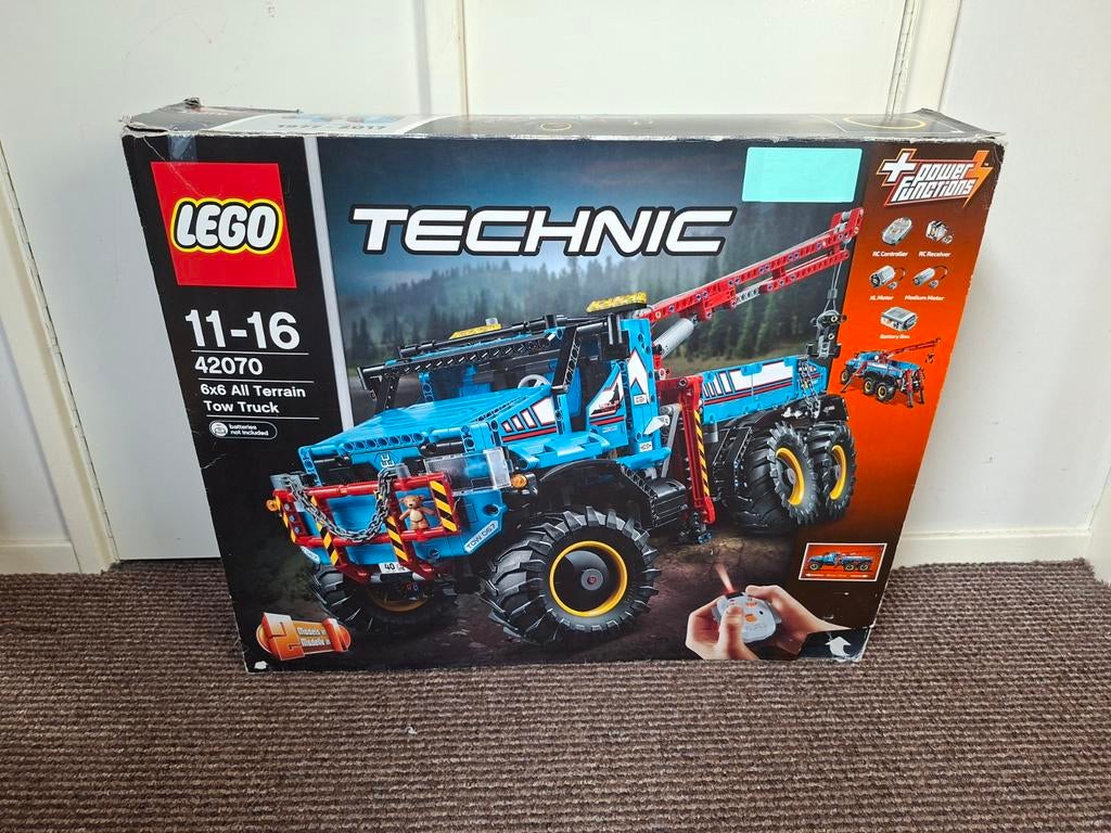 LEGO Technic 6x6 All Terrain Tow Truck set 42070, Kinderen en Baby's, Speelgoed | Duplo en Lego, Ophalen of Verzenden, Zo goed als nieuw