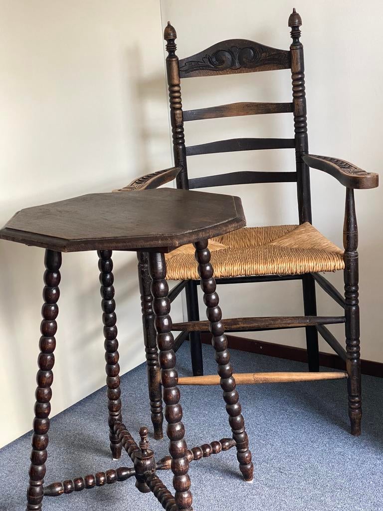 Stoel en tafel, Antiek en Kunst, Antiek | Meubels | Tafels, Ophalen of Verzenden