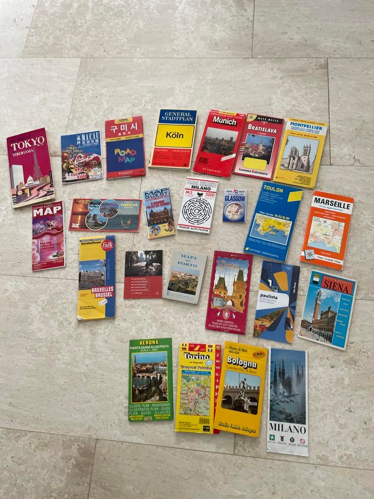 25 Plattegronden van diverse steden, Europa, Reisgids of -boek, Ophalen, Gelezen