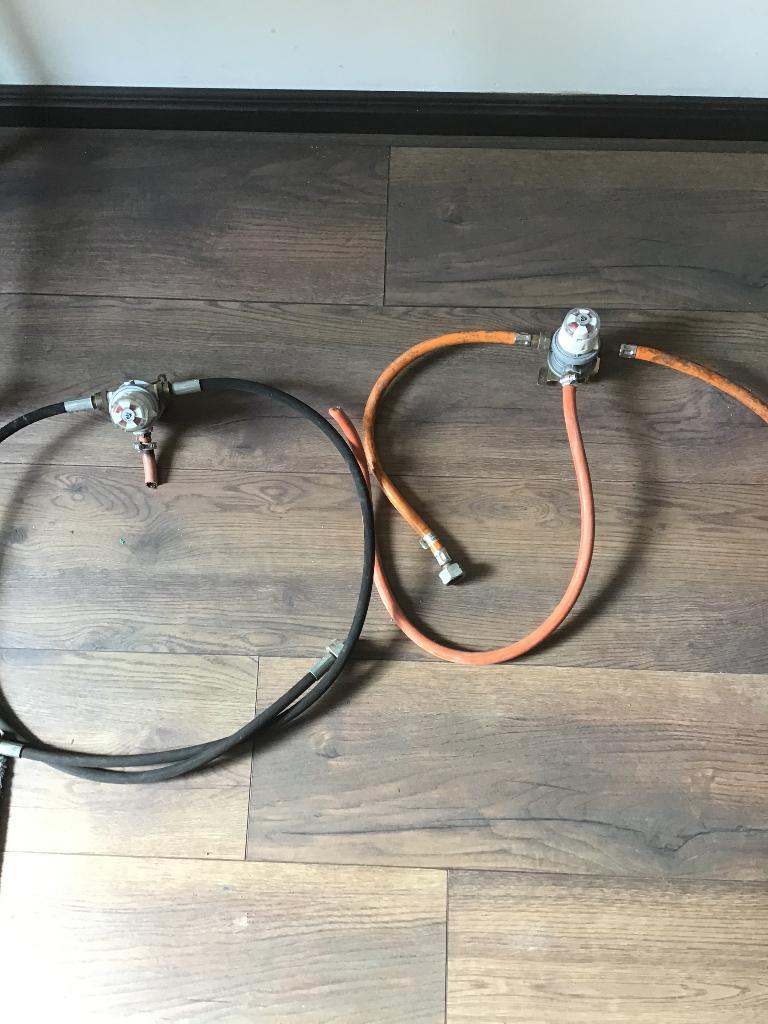 Gasdrukregelaar / automatische gasomschakelaar, Caravans en Kamperen, Kampeeraccessoires, Ophalen of Verzenden, Zo goed als nieuw