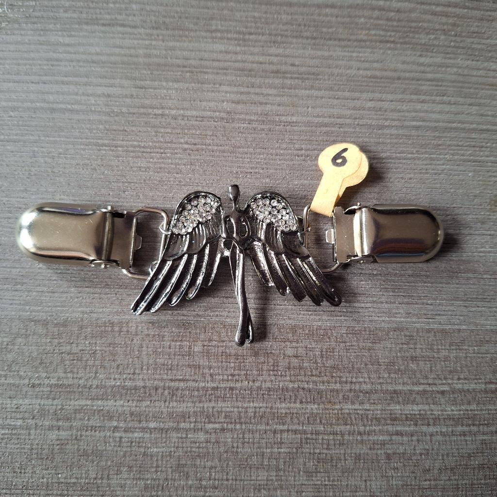 vestspeld engel om je vest bij elkaar te houden, Verzamelen, Speldjes, Pins en Buttons, Ophalen of Verzenden, Nieuw, Overige onderwerpen