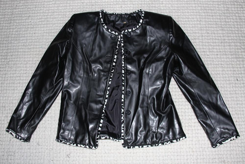 Mooi Gina Umberto Jasje (M) € 25,-, Kleding | Dames, Maat 38/40 (M), Zwart, Ophalen of Verzenden, Jasje