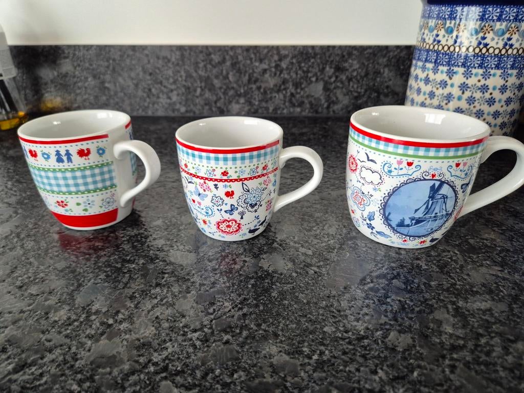 Albert Heijn mokken 3 stuks, Ophalen of Verzenden, Porselein, Overige stijlen, Kop(pen) en/of Schotel(s)